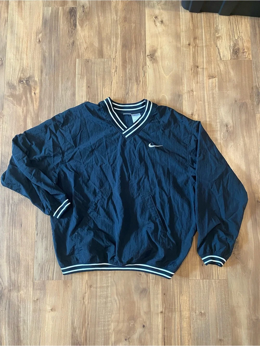 Nike Navy V‑Neck Pullover Windbreaker with White Trim
